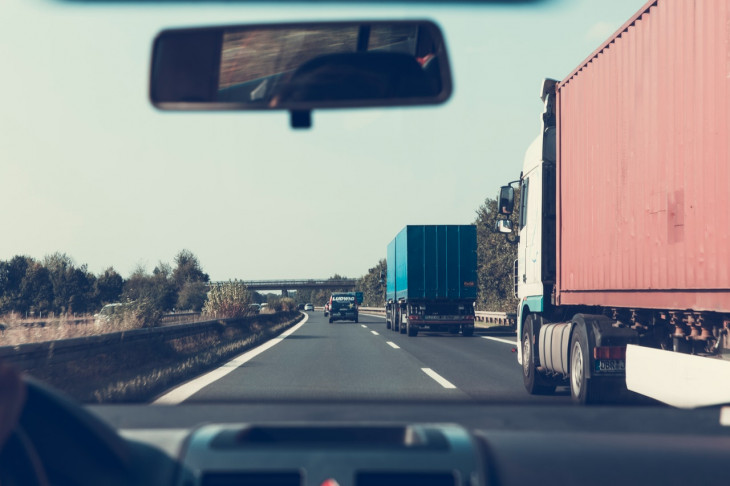 A Bianchini utiliza o sistema Carga Pontual para controlar o fluxo de caminhões. Foto: Pexels.