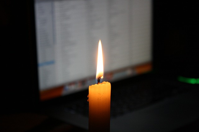 Mercado Livre ficou a luz de velas. Foto: Pixabay.