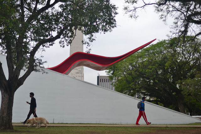 Ibirapuera é um dos parques mais populares de São Paulo. Foto: flickr.com/photos/artur_fotos
