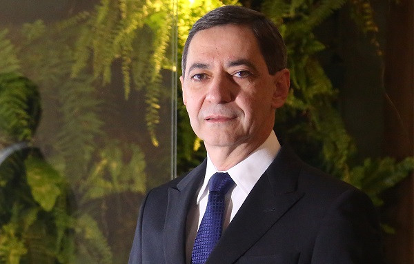 Flávio Barros.