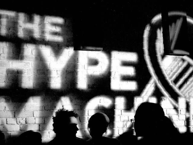 Existe muito hype em cima de blockchain. Foto: flickr.com/photos/geraldrich