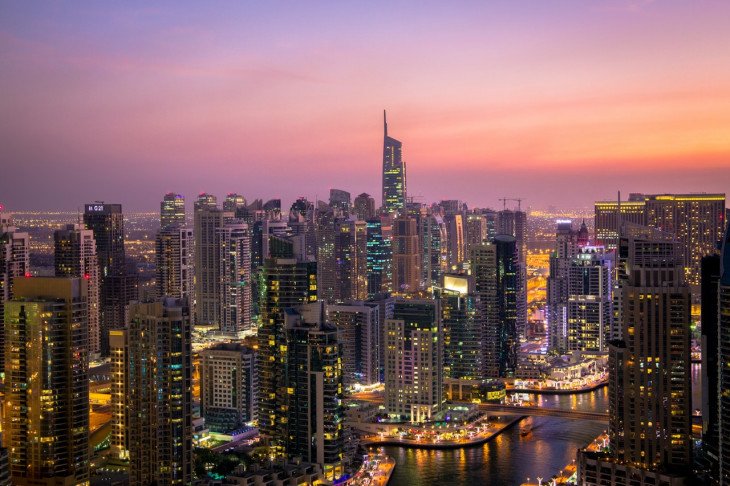 Turistas brasileiros apodem pedir visto gratuitamente assim que chegam a Dubai. Foto: Pexels.