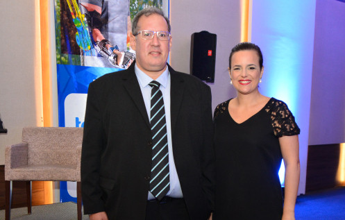 Cesar Pelicioni, diretor comercial da Tecc, e Camila Sarantopoulos, diretora de marketing. Foto: Divulgação.