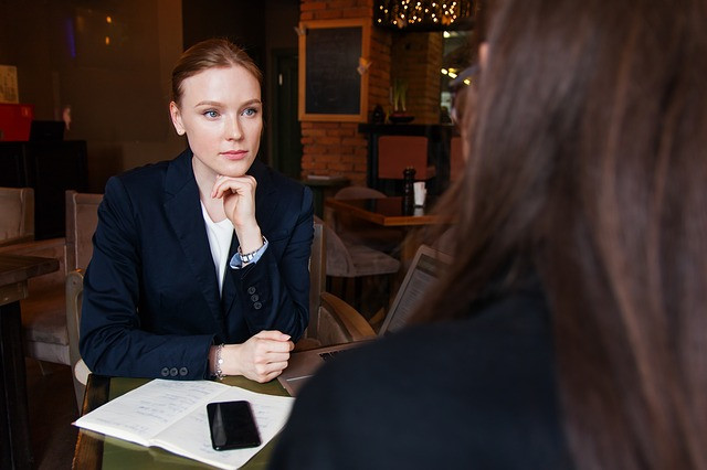 Mulheres contratam mais mulheres? Foto: Pixabay.