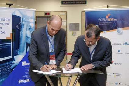 Ronan Damasco, diretor de tecnologia da Microsoft, e Nelson Simões, diretor-geral da RNP. Foto: Divulgação.