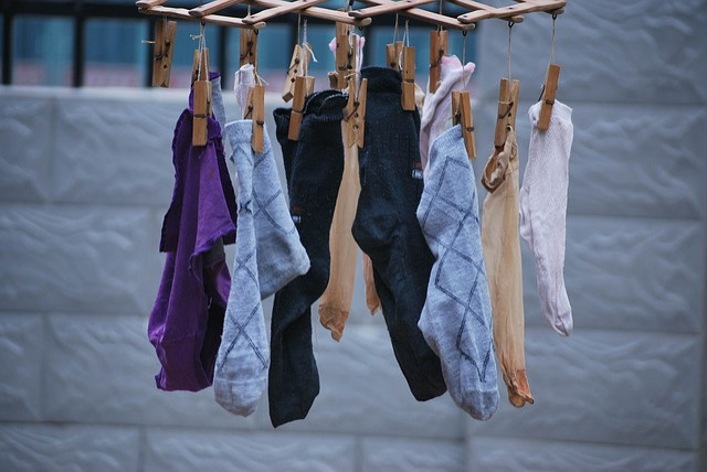 Nem sempre roupa suja se lava em casa. Foto: Pixabay.