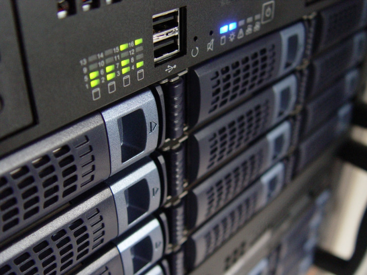 As áreas de servidores, armazenamento e networking movimentaram US$ 393,62 milhões no 2T18. Foto: Pexels.