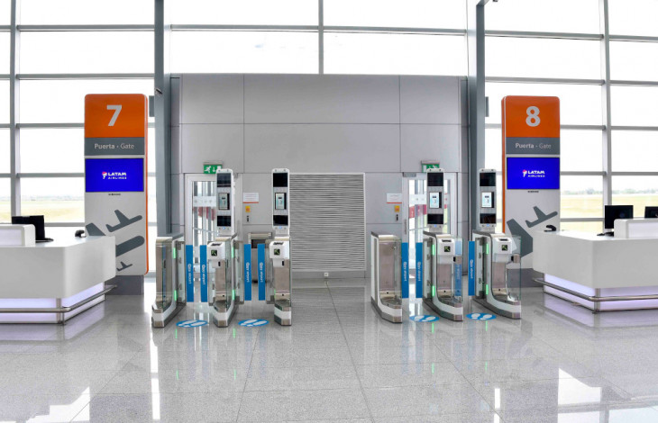 O Aeroporto Internacional de Carrasco implantou o embarque biométrico em Montevidéu. Foto: Studio San Antonio/ Ministério de Turismo do Uruguay.