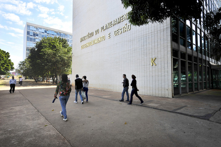 Ministério do Planejamento está fazendo uma grande licitação aos 44 do segundo tempo.