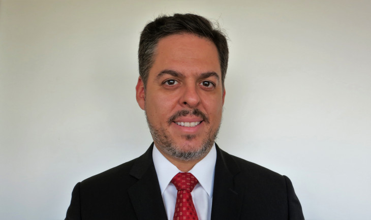 Claudio Santos, diretor de contas estratégicas para saúde da Infor no Brasil. Foto: Divulgação.
