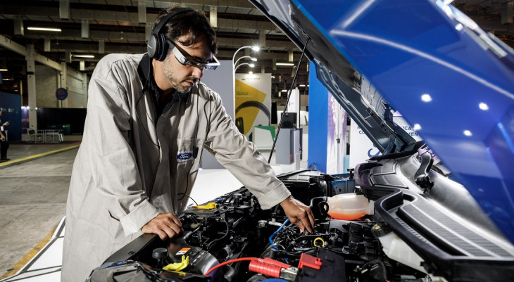 Mecânicos vão ter uma ajudinha extra para consertar carros. Foto: Ford.