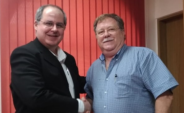Elenio Costa, CEO da WW8 e Carlos Lichtenberger, diretor presidente do Hospital. Foto: Divulgação.