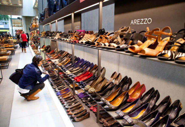 A Arezzo&Co comercializa atualmente mais de 11 milhões de pares de calçados por ano. Foto: Divulgação.