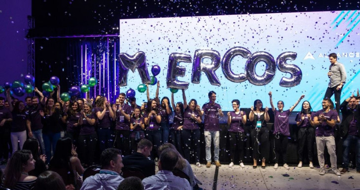 Equipe da Mercos durante o evento em que foi anunciada a nova marca. Foto: Divulgação.