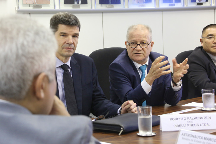 Ministro Marcos Pontes recebeu o CEO da Pirelli, Roberto Falkenstein. Foto: MCT.