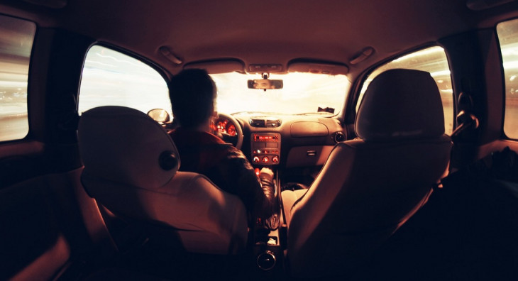 De viagem em viagem, o Uber fatura quase um bilhão de dólares no país. Foto: Pixabay.