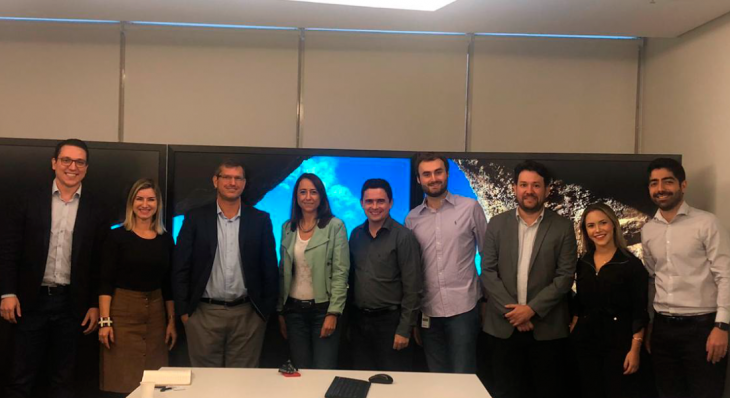 Representantes da SAP, Meta e Grupo Tiradentes no fechamento do contrato.