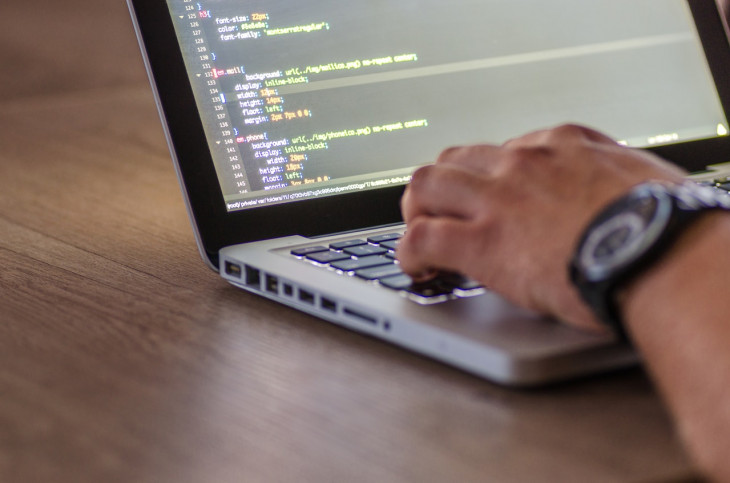 A Behind the Code reunirá desenvolvedores de todo o Brasil em uma competição de codificação por 42 dias. Foto: Pexels.