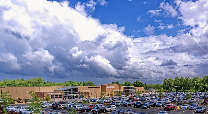 Walmart aposta em tendências como automação de distribuição com robôs. Foto: Pixabay.