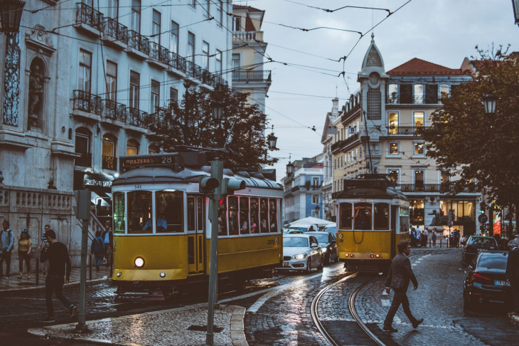 Até o fim de 2019, a Landing.jobs quer levar 30 profissionais brasileiros para trabalhar em Portugal. Foto: Pexels.