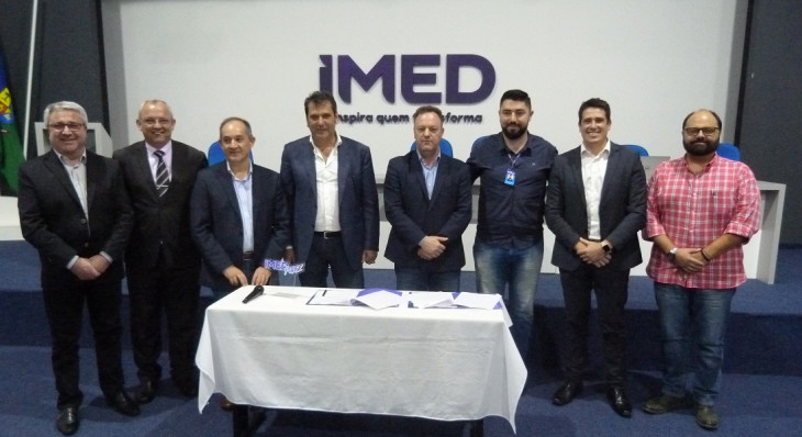 Claudemir Bragagnolo (IMED), Luciney Bohrer (Hospital de Clínicas de Passo Fundo ), Luciano Azevedo (Prefeito), Claudio Carrara (Meta), Eduardo Capellari (IMED), Marcos Roberto dos Santos (IMED), Cristiano Galina (Meta) e Carlos Eduardo Lopes da Silva (prefeitura de Passo Fundo)