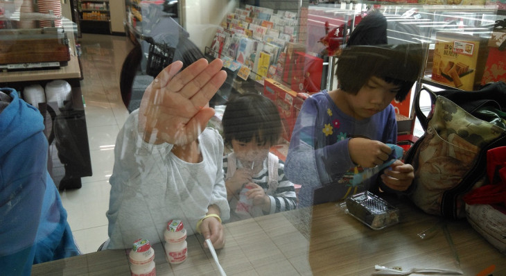 Clientes do 7-Eleven no Japão. Foto: flickr.com/photos/alberth2/