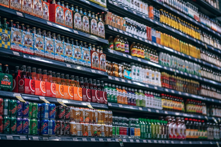 Tevec ajuda marcas a colocarem o volume certo dos seus produtos na prateleira. Foto: Pexels.