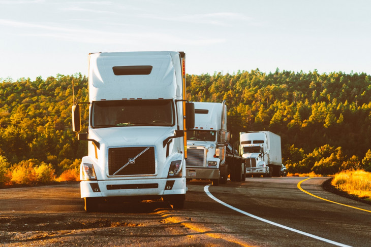A CargoX foca sua atuação nas pequenas transportadoras e empreendedores com até seis caminhões. Foto: Pexels.