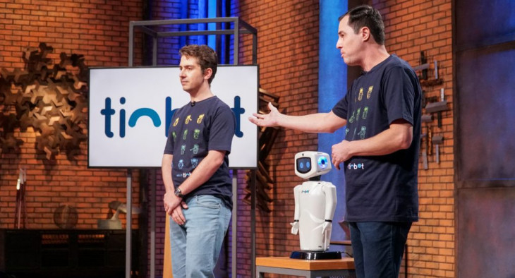 O robô interativo, que reúne inteligência artificial e internet das coisas, fez parte do pitch para os "tubarões". Foto: Divulgação.