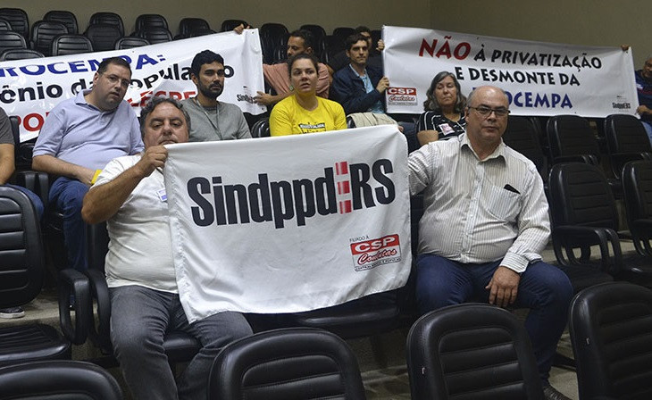 Funcionários da Procempa protestam na Câmara de Vereadores. Foto: Sindppd-RS.