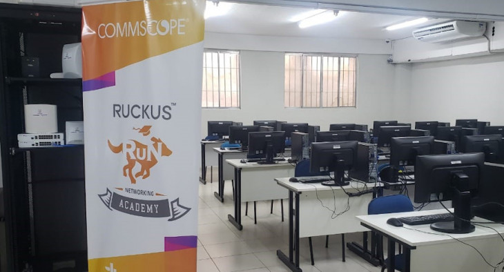 O Ruckus Networking Academy (RuNA) busca atender à crescente demanda do mercado por profissionais qualificados. Foto: Divulgação.