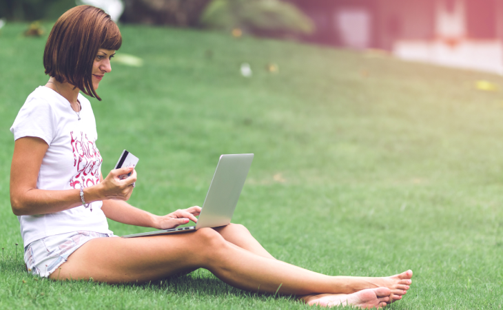 O primeiro pagamento online da história aconteceu em 1994. Foto: Pexels.