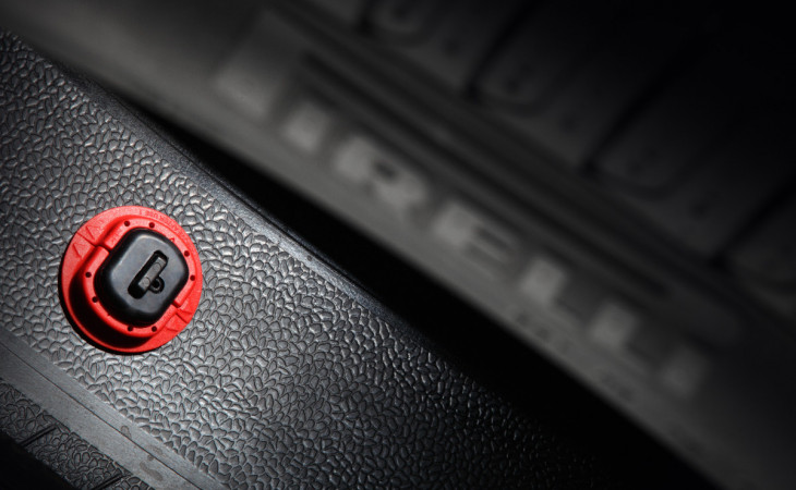 Sensor Pirelli Cyber Tyre transmite informações como quilômetros percorridos, carga dinâmica e situações de perigo potencial. Foto: Divulgação.