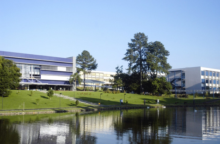 A Universidade Positivo, que tem 1,6 mil colaboradores e 33 mil alunos. Foto: Divulgação.