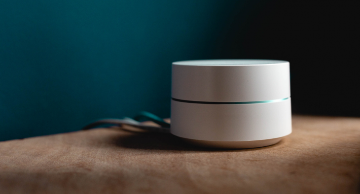 Objetivo é tornar mais fácil a criação de dispositivos que funcionem com Alexa, Assistant, Siri e similares. Foto: Pexels.