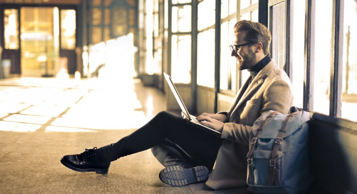 Concur ajuda a organizar viagens a trabalho. Foto: Pexels.