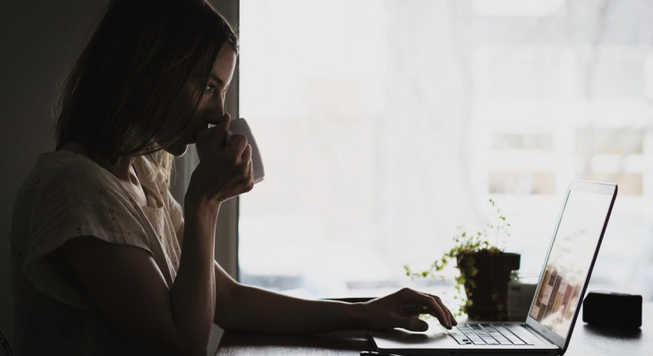 B2W quer mais mulheres no seu time. Foto: Pexels.