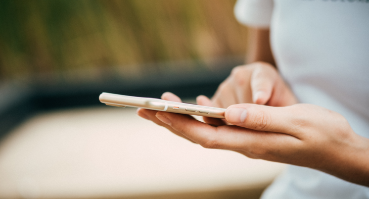 Disponível nas plataformas Android e iOS, o aplicativo funciona como uma carteira digital de documentos de identificação. Foto: Pexels.