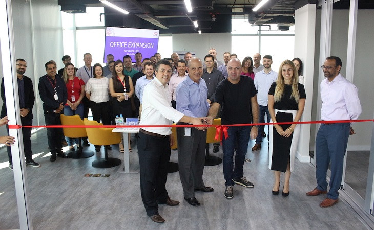 CEO Global da ADP, Carlos Rodriguez, cortou a fita do novo ADP Labs.