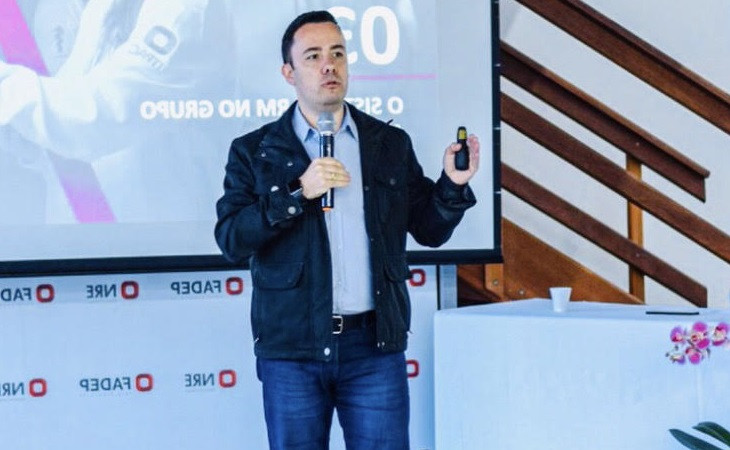 Francis Navarro.