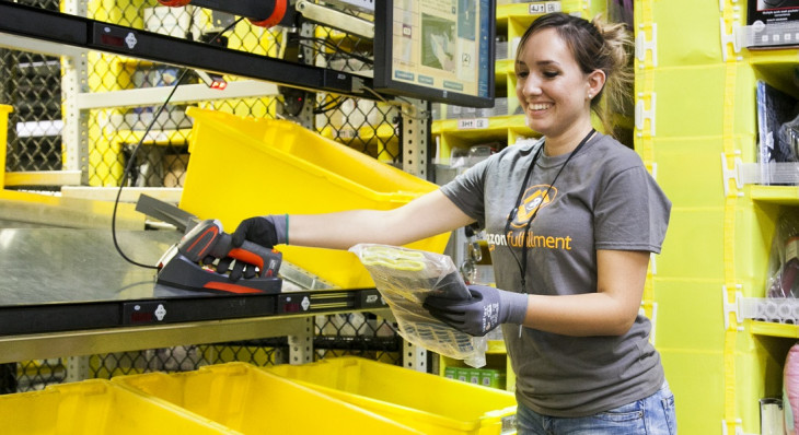 Funcionária da Amazon. Foto: Divulgação.