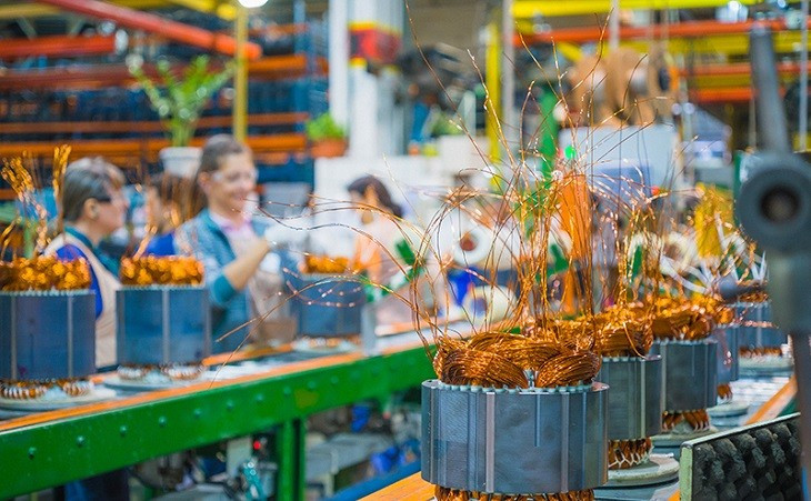 As empresas precisarão seguir algumas diretrizes sanitárias. Foto: WEG/divulgação.