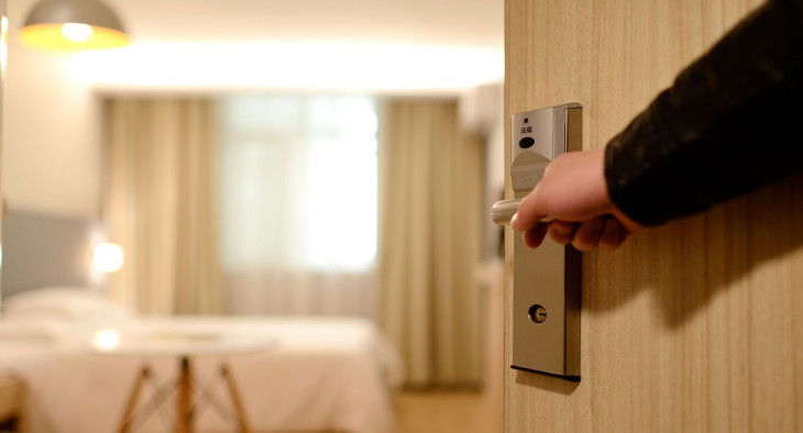 Quartos de hotel estão sendo usados para isolamento. Foto: Pexels.