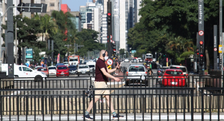 Texto engloba locais públicos e privados acessíveis ao público e o transporte coletivo. Foto: Rovena Rosa/Agência Brasil.