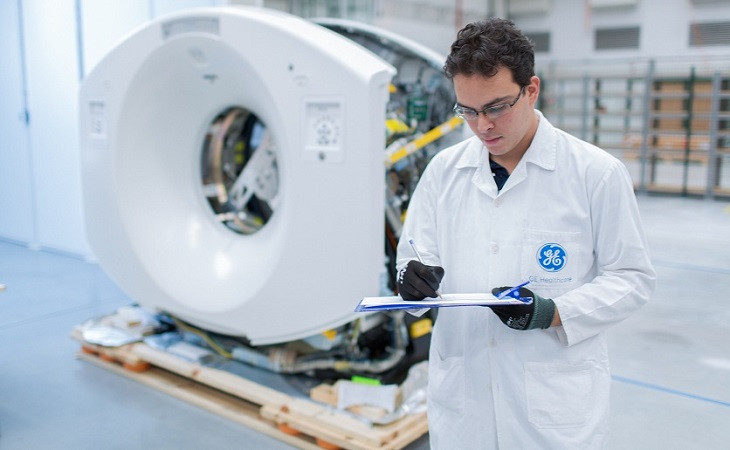 Técnico da GE Healthcare.