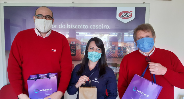 André Mattos, da Biscoitos Zezé; Camilla Corrêa, da Metadados; e Ricardo Zoia, da Biscoitos Zezé. Foto: Kauane Gomes Zago/divulgação.