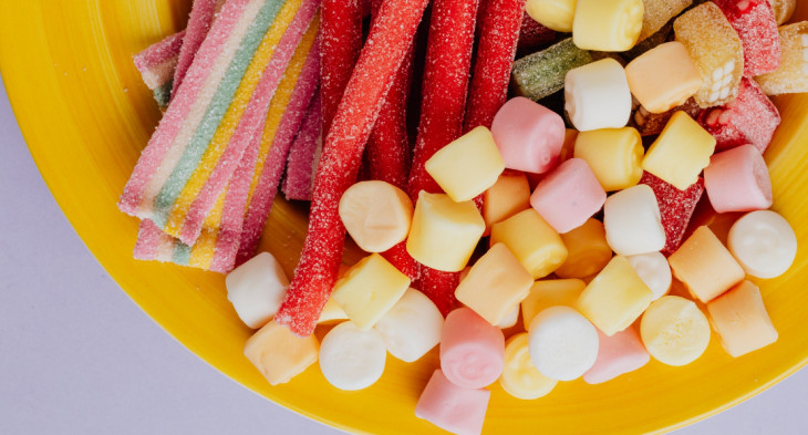 A indústria produz doces para mais de 60 países. Foto: Pexels.