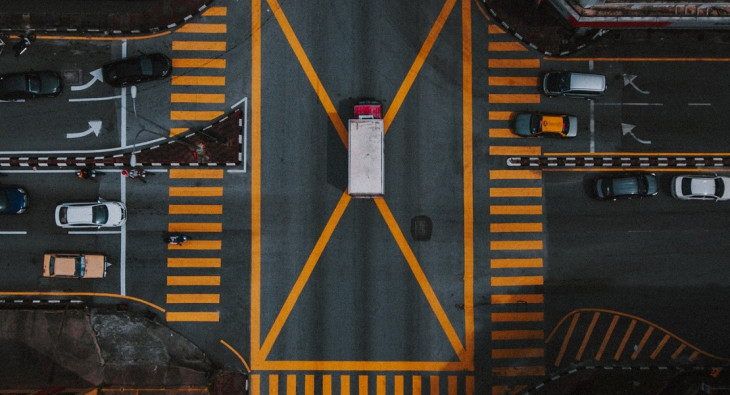 Uber colocou carros elétricos no centro da sua estratégia de futuro. Foto: Pexels.