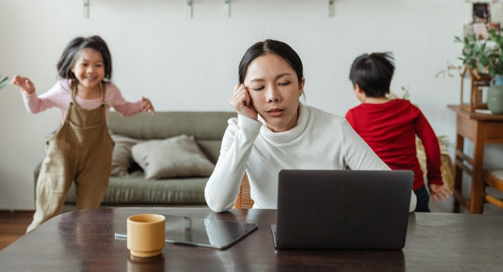 Depois de seis meses em casa, profissionais sentem saudade até de engarrafamento. Foto: Pexels.