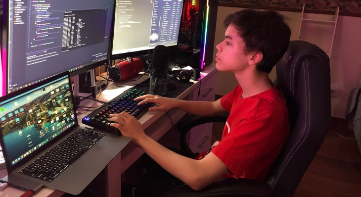Alonso Bie Perez estuda programação desde os 12 anos. Foto: divulgação.